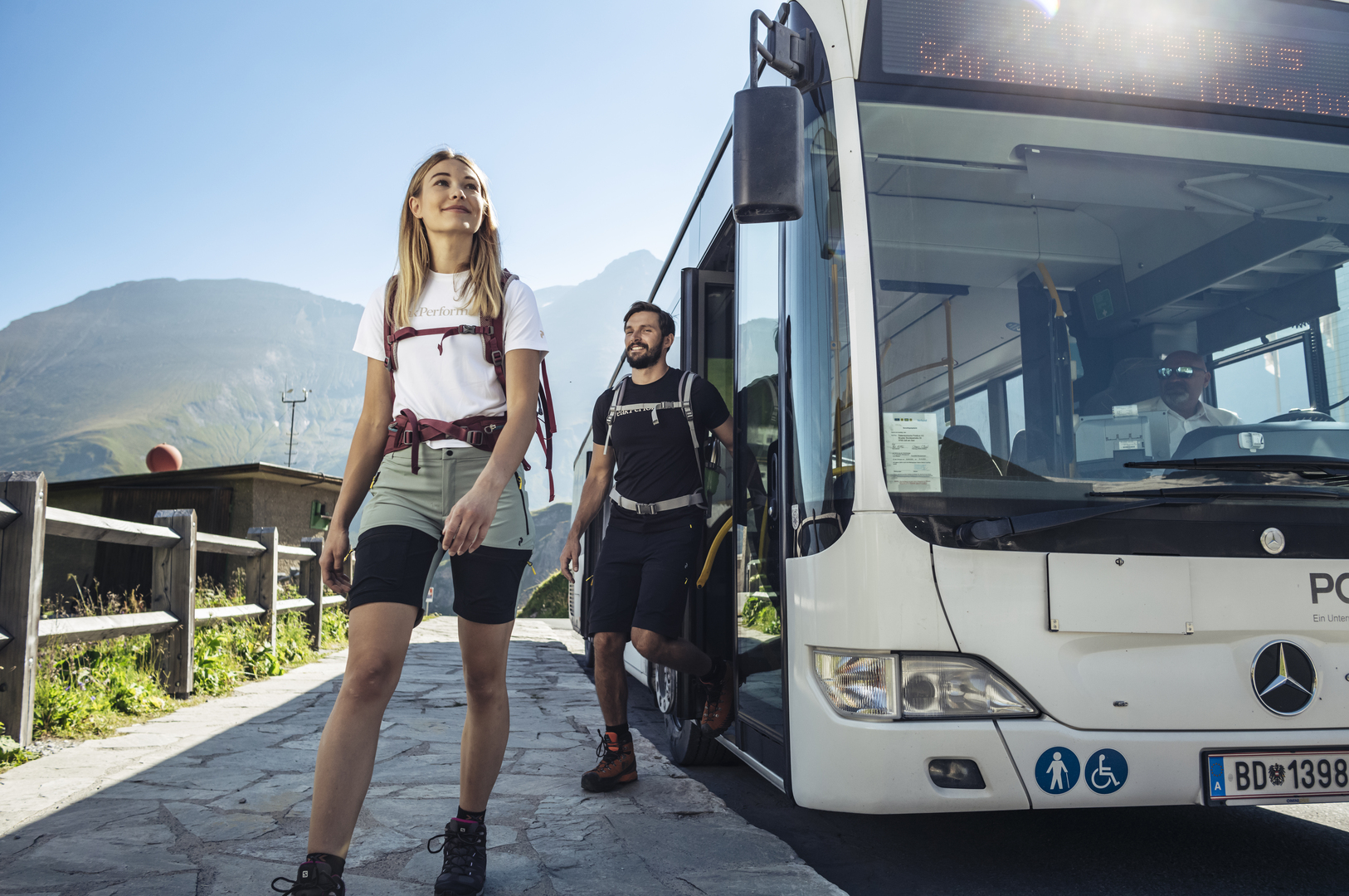 Busfahrt zu Ausflugszielen in der Region